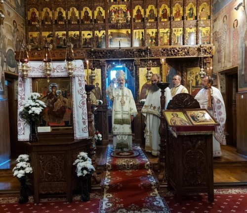 Slujire la Mănăstirea „Sfinții Apostoli Petru și Pavel“ de la Râmeț Poza 236429