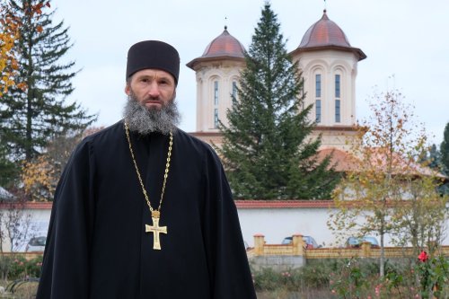 Sub protecția Sfântului Nicolae la Mănăstirea Sitaru Poza 236396