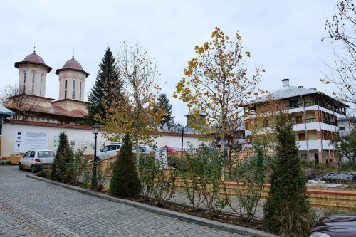 Sub protecția Sfântului Nicolae la Mănăstirea Sitaru Poza 236437