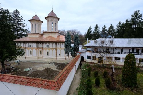 Sub protecția Sfântului Nicolae la Mănăstirea Sitaru Poza 236443
