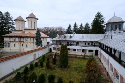 Sub protecția Sfântului Nicolae la Mănăstirea Sitaru Poza 236444