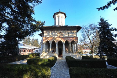 Sub protecția Sfântului Nicolae la Mănăstirea Sitaru Poza 236446