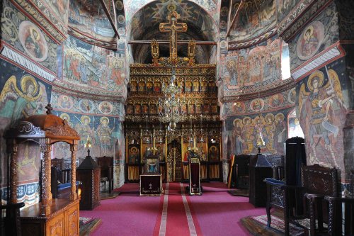 Sub protecția Sfântului Nicolae la Mănăstirea Sitaru Poza 236448