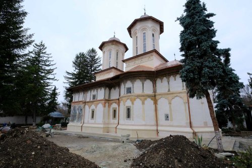 Sub protecția Sfântului Nicolae la Mănăstirea Sitaru Poza 236459