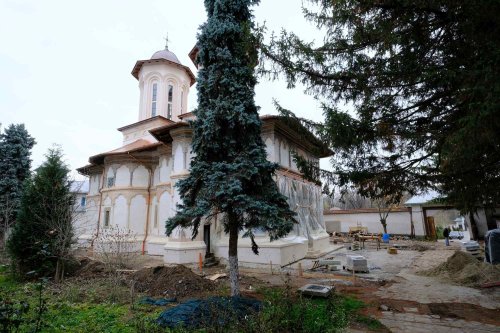 Sub protecția Sfântului Nicolae la Mănăstirea Sitaru Poza 236461