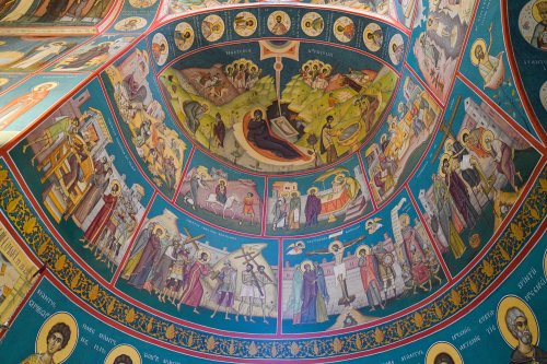 Nou veşmânt pictural pentru capela unui spital din Câmpina Poza 236699