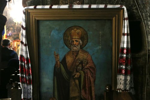 Darurile Sfântului Nicolae revărsate la Fântânele, Sibiu Poza 236777