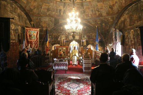 Darurile Sfântului Nicolae revărsate la Fântânele, Sibiu Poza 236778