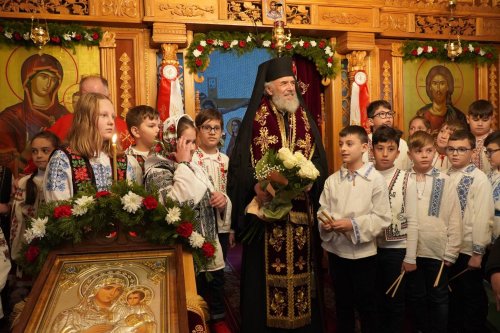 Manifestări liturgice și filantropice în Arhiepiscopia Dunării de Jos Poza 236890