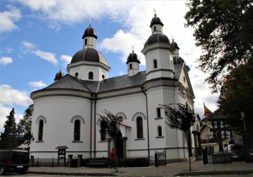 Biserica plină de copii a Sfântului Nicolae din Câmpulung Moldovenesc Poza 236909