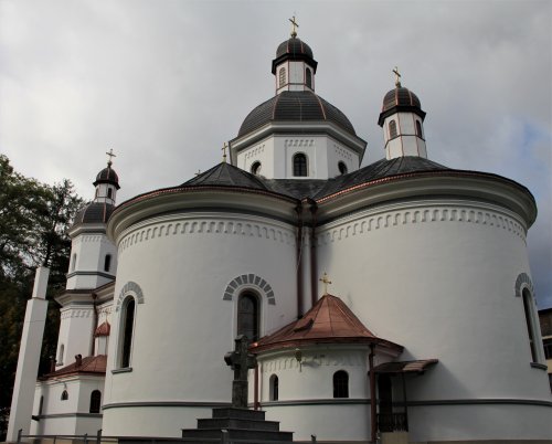 Biserica plină de copii a Sfântului Nicolae din Câmpulung Moldovenesc Poza 236910