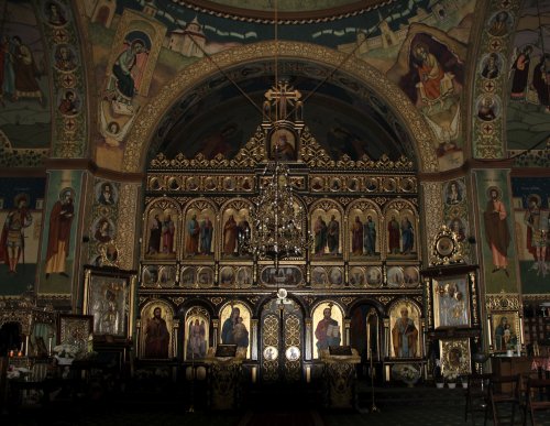 Biserica plină de copii a Sfântului Nicolae din Câmpulung Moldovenesc Poza 236911
