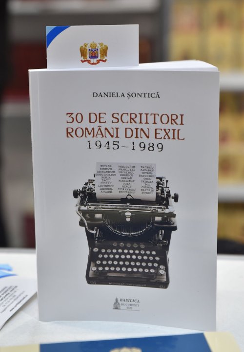Editurile Patriarhiei Române la Târgul „Gaudeamus” Poza 236983