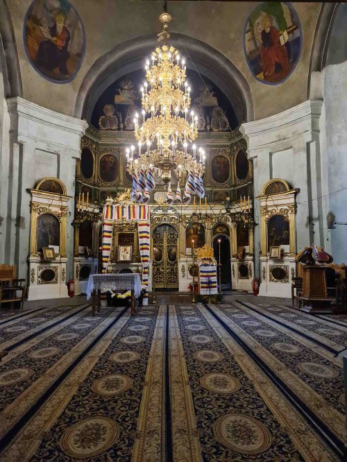 Biserica „Sfântul Nicolae”, centrul micii lumi a Darabanilor Poza 236539