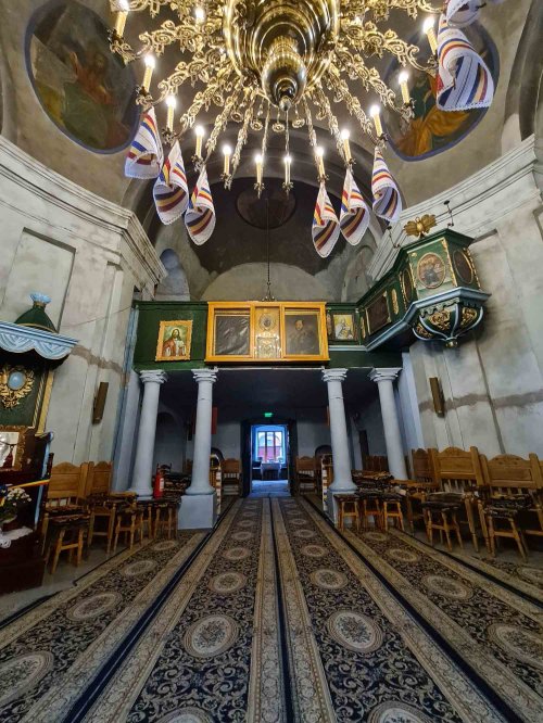 Biserica „Sfântul Nicolae”, centrul micii lumi a Darabanilor Poza 236554