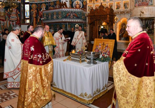 O nouă raclă cu moaștele Sfântului Voievod Constantin Brâncoveanu Poza 237264