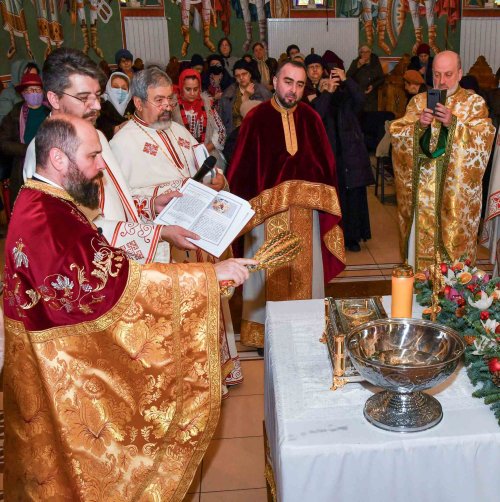 O nouă raclă cu moaștele Sfântului Voievod Constantin Brâncoveanu Poza 237266