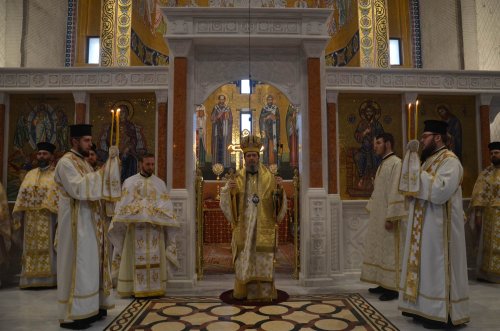 Sfântul Ierarh Spiridon, prăznuit la Catedrala Episcopală din Oradea Poza 237468