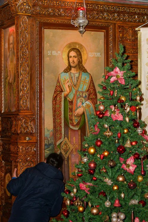 Biserica „Sfântul Elefterie”-Nou din București și-a cinstit ocrotitorul Poza 237699