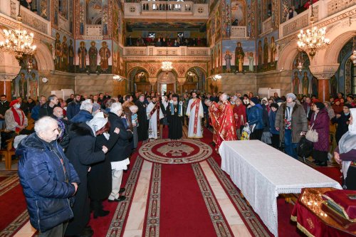 Biserica „Sfântul Elefterie”-Nou din București și-a cinstit ocrotitorul Poza 237704