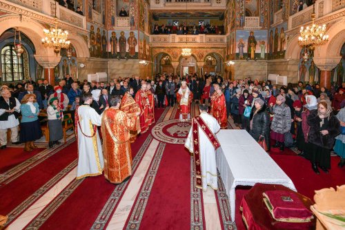 Biserica „Sfântul Elefterie”-Nou din București și-a cinstit ocrotitorul Poza 237705