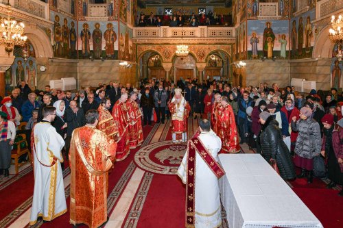 Biserica „Sfântul Elefterie”-Nou din București și-a cinstit ocrotitorul Poza 237706