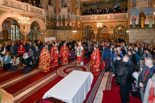 Biserica „Sfântul Elefterie”-Nou din București și-a cinstit ocrotitorul Poza 237724