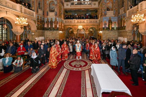 Biserica „Sfântul Elefterie”-Nou din București și-a cinstit ocrotitorul Poza 237725