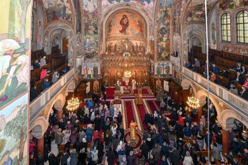 Biserica „Sfântul Elefterie”-Nou din București și-a cinstit ocrotitorul Poza 237731