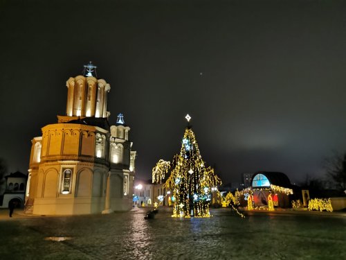 Colina Patriarhiei înfrumusețată pentru Sărbătoarea Crăciunului Poza 237830