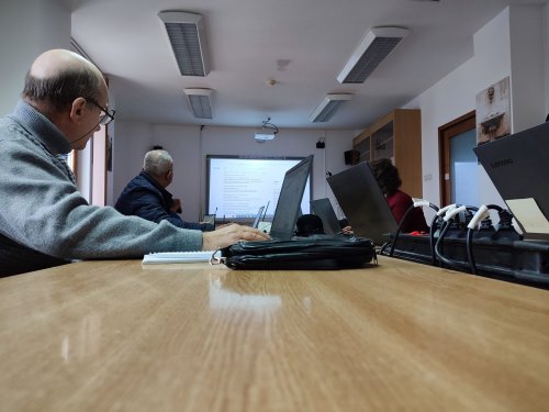 Curs de alfabetizare digitală pentru seniori Poza 237635