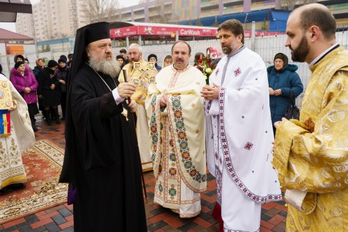 Binecuvântare într-o parohie nouă din Capitală Poza 238093