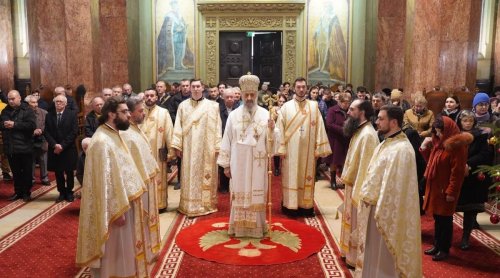 Liturghie arhierească la Catedrala Arhiepiscopală din Alba Iulia Poza 238275