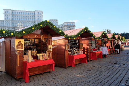 Obiecte tradiționale la Târgul de Crăciun din București