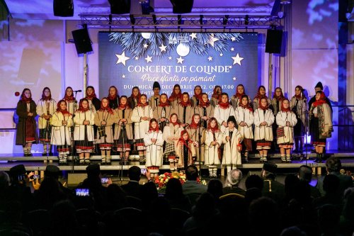 „Pacea sfântă pe pământ” a fost adusă la concertul anual de colinde al Mitropoliei Moldovei și Bucovinei Poza 238290