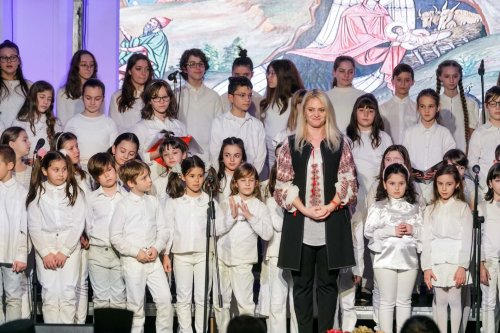 „Pacea sfântă pe pământ” a fost adusă la concertul anual de colinde al Mitropoliei Moldovei și Bucovinei Poza 238291