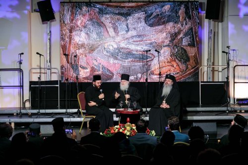 „Pacea sfântă pe pământ” a fost adusă la concertul anual de colinde al Mitropoliei Moldovei și Bucovinei Poza 238296