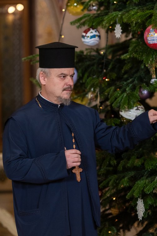 Primii colindători au sosit la Patriarhul României Poza 238417