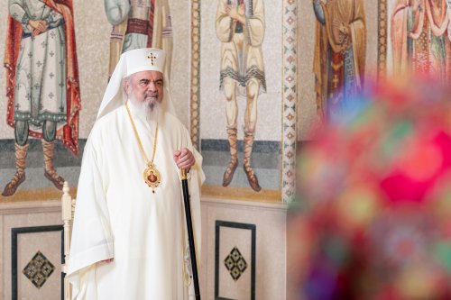 Primii colindători au sosit la Patriarhul României Poza 238422