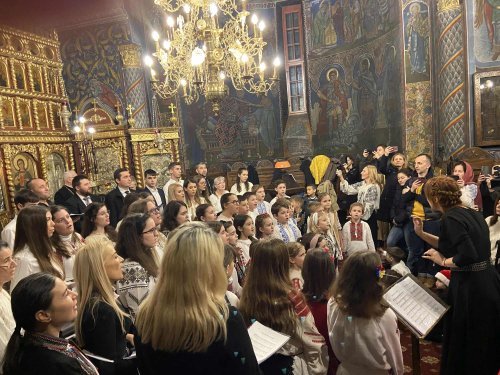 Expoziție de icoane și concert de colinde la Biserica Popa Nan din București Poza 238592