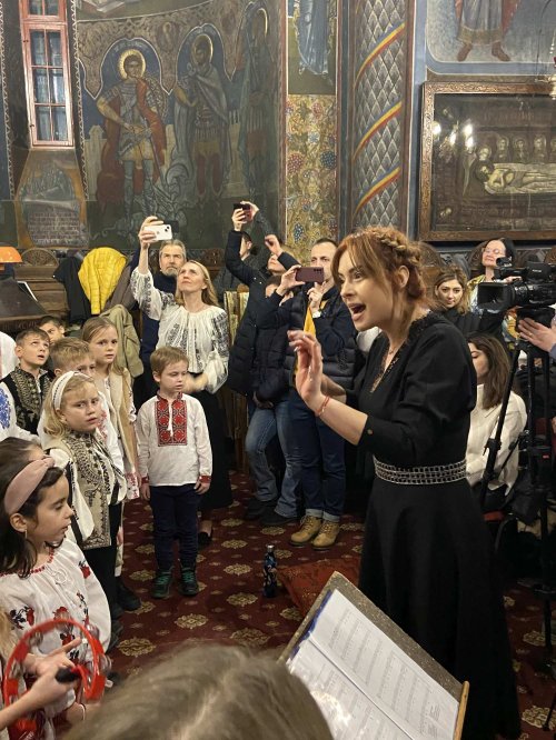 Expoziție de icoane și concert de colinde la Biserica Popa Nan din București Poza 238593