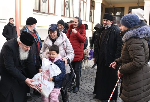 750 de pachete de Crăciun pentru persoane nevoiașe din Eparhia Vadului, Feleacului și Clujului Poza 238697