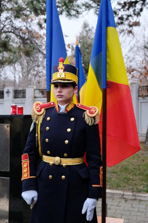 Eroii Revoluției pomeniți în cimitirul lor din Capitală Poza 238716