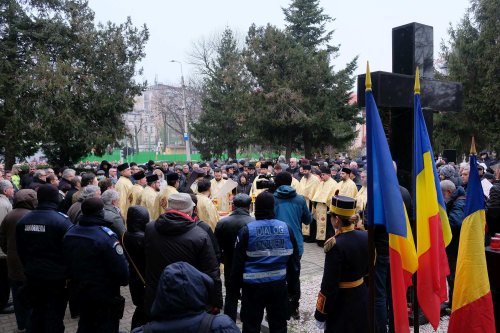 Eroii Revoluției pomeniți în cimitirul lor din Capitală Poza 238728