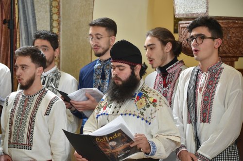 Patriarhul României a primit mai multe cete de colindători Poza 239076