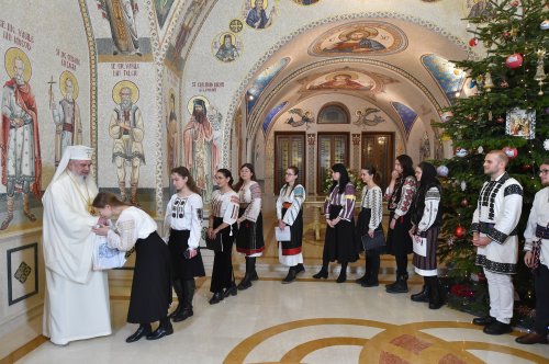Patriarhul României a primit mai multe cete de colindători Poza 239083