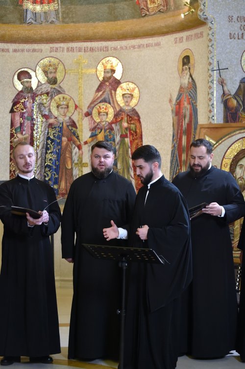 Patriarhul României a primit mai multe cete de colindători Poza 239097