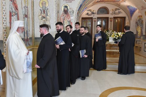 Patriarhul României a primit mai multe cete de colindători Poza 239099
