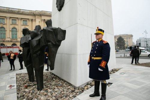 Popasuri de pomenire pentru eroii Revoluției în Capitală Poza 238997