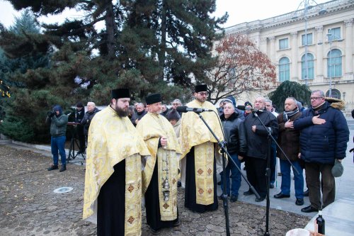 Popasuri de pomenire pentru eroii Revoluției în Capitală Poza 238998